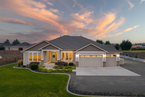 84719 E Reata Rd, Kennewick, WA, 99338-8001 | Card Image