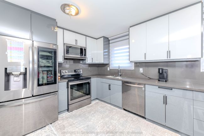 28 Sawmill Rd, House attached with 4 bedrooms, 3 bathrooms and 3 parking in North York ON | Image 7