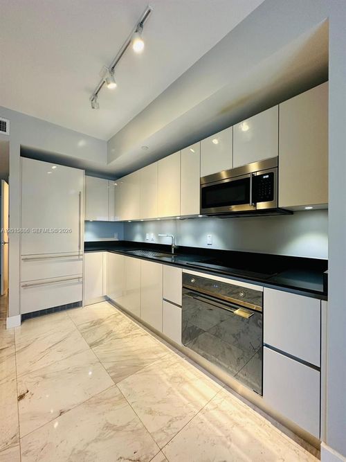 4208-1010 Brickell Ave, Miami, FL, 33131-3790 | Card Image