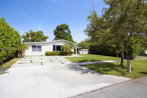 18681 Belview Dr, Cutler Bay, FL, 33157-6919 | Card Image