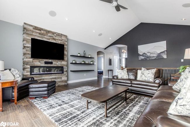 25 Mennill Drive, House other with 4 bedrooms, 4 bathrooms and 13 parking in Snow Valley ON | Image 8