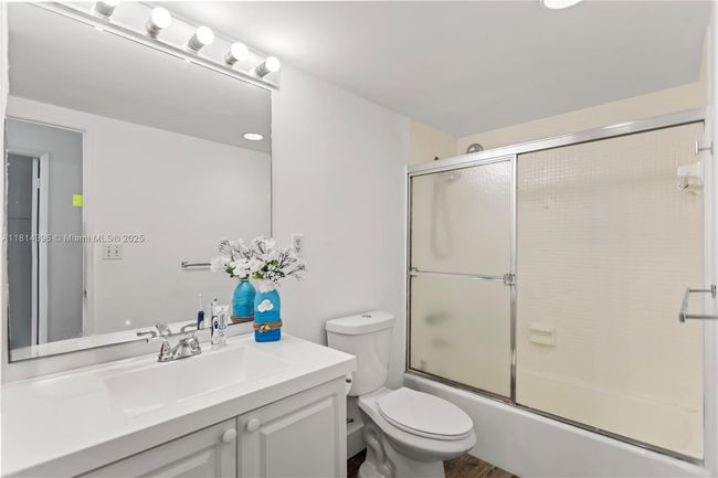 7 - 19390 Collins Ave, Condo with 2 bedrooms, 2 bathrooms and null parking in Sunny Isles Beach FL | Image 17