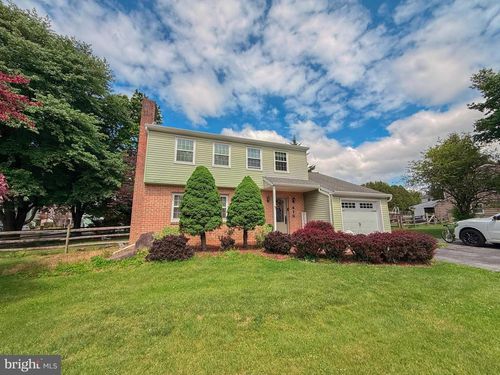 416 N Walnut St, WERNERSVILLE, PA, 19565-1255 | Card Image