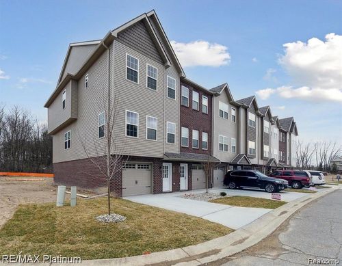 1685 Pinecroft Ln, Howell, MI, 48855-7802 | Card Image