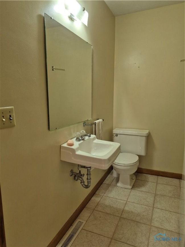 1100 Cherry Ln, House other with 3 bedrooms, 2 bathrooms and 2 parking in Findlay OH | Image 23