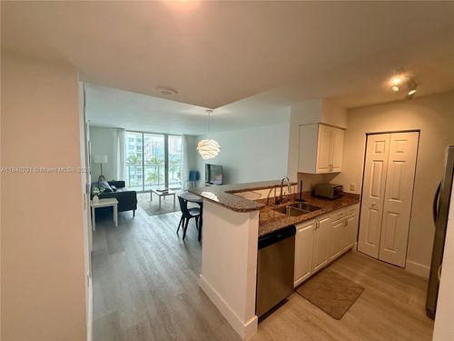 906-1155 Brickell Bay Dr, Miami, FL, 33131 | Card Image