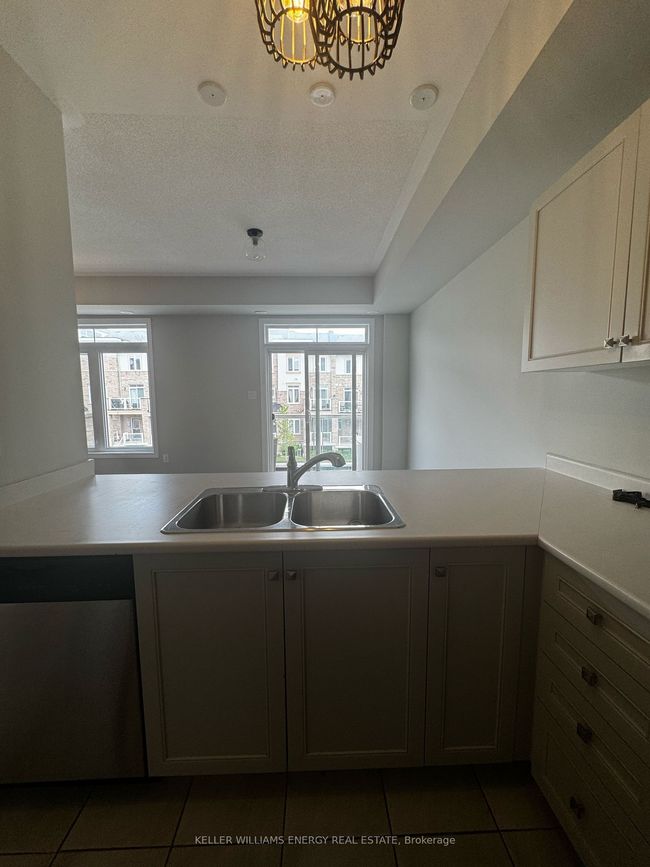 1769 Rex Heath Dr, Condo with 2 bedrooms, 2 bathrooms and 1 parking in Pickering ON | Image 5