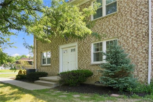 8-90 Carriage Dr, Orchard Park, NY, 14127-1826 | Card Image