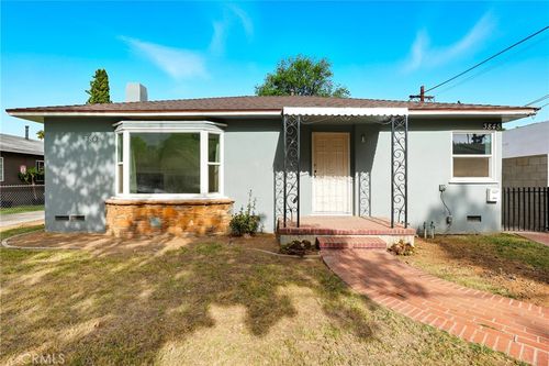 3841 Locust St, Riverside, CA, 92501-3121 | Card Image