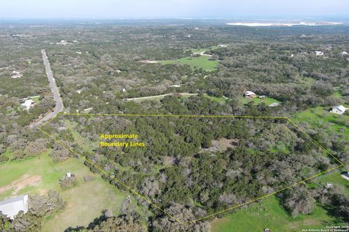 8205 Wegner Rd, New Braunfels, TX, 78132-2493 | Card Image