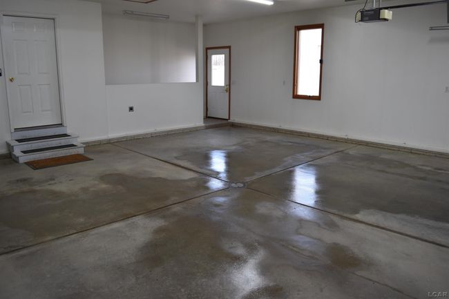 Garage | Image 29