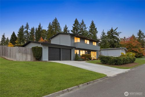 16802 Ne 6th Pl, Bellevue, WA, 98008-4011 | Card Image