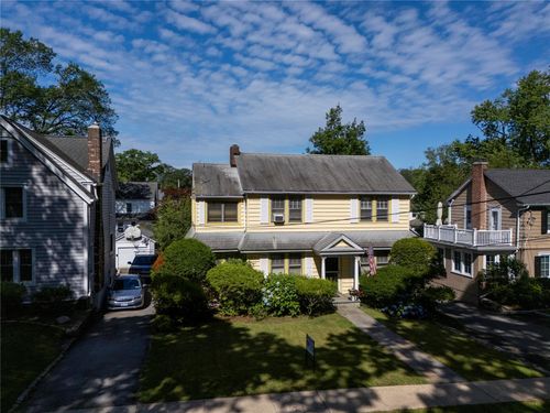 11 Ogden Ave, White Plains, NY, 10605-2305 | Card Image