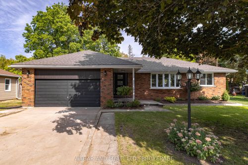 166 Green St, Deseronto, ON, K0K1X0 | Card Image