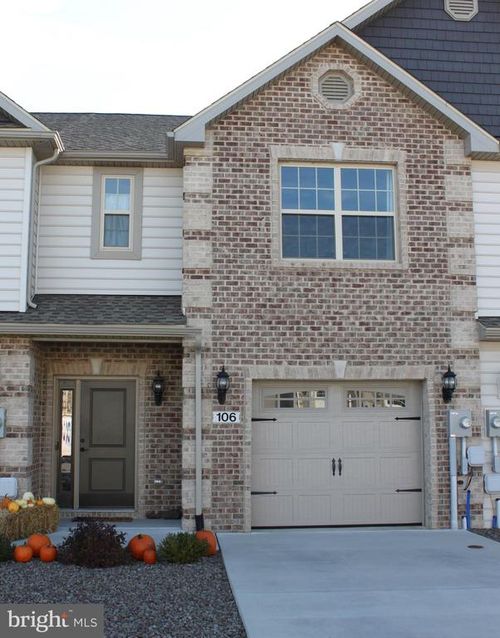 106 Delano Dr, CHAMBERSBURG, PA, 17201-8600 | Card Image