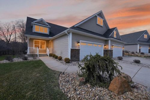 4022 Stoneridge Dr, Jackson, MI, 49203-8190 | Card Image