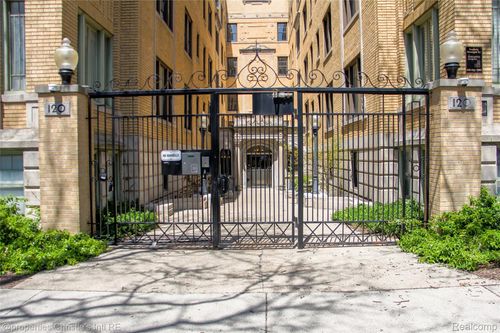 apt-310-120 Seward St, Detroit, MI, 48202-4447 | Card Image