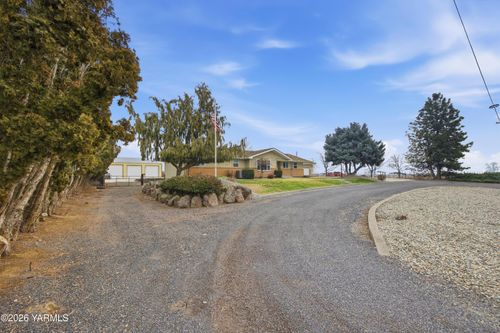 1681 Olmstead Rd, Grandview, WA, 98930-9414 | Card Image