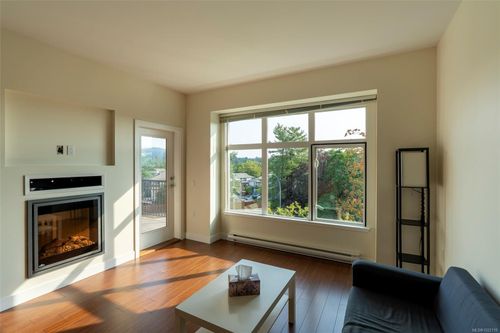 402-4030 Borden St, Victoria, BC, V8X2E9 | Card Image