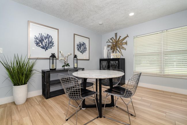 Main Living Area with Recessed Lighting | Image 14