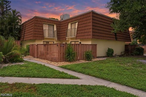 2-5205 Cedarbend Dr, FORT MYERS, FL, 33919-7511 | Card Image