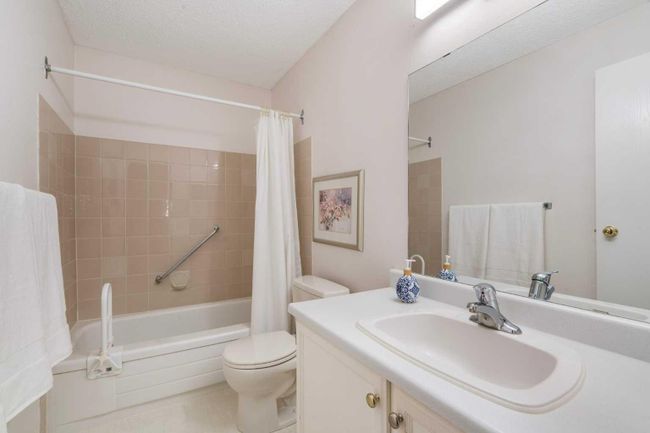 35 - 200 Shawnessy Drive Sw, Home with 2 bedrooms, 1 bathrooms and 1 parking in Calgary AB | Image 12