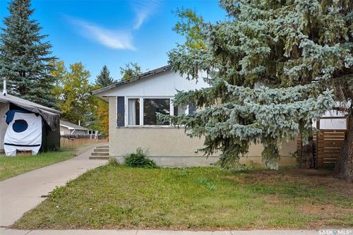 62 Dominion Cres, Saskatoon, SK, S7L4N7 | Card Image