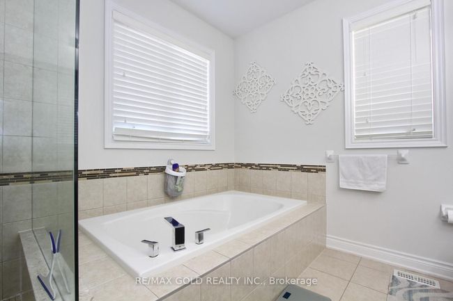 14 Ladbrook Cres, House other with 7 bedrooms, 5 bathrooms and 4 parking in Brampton ON | Image 18