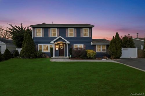 14 W Chestnut St, Farmingdale, NY, 11735-3114 | Card Image