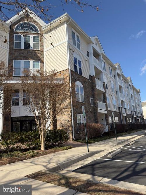 apt-300-24701 Byrne Meadow Sq, Aldie, VA, 20105-3058 | Card Image