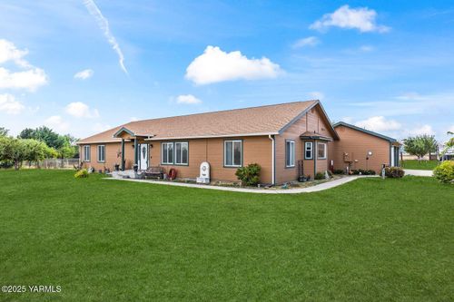 1880 Dilley Rd, Tieton, WA, 98947-9677 | Card Image