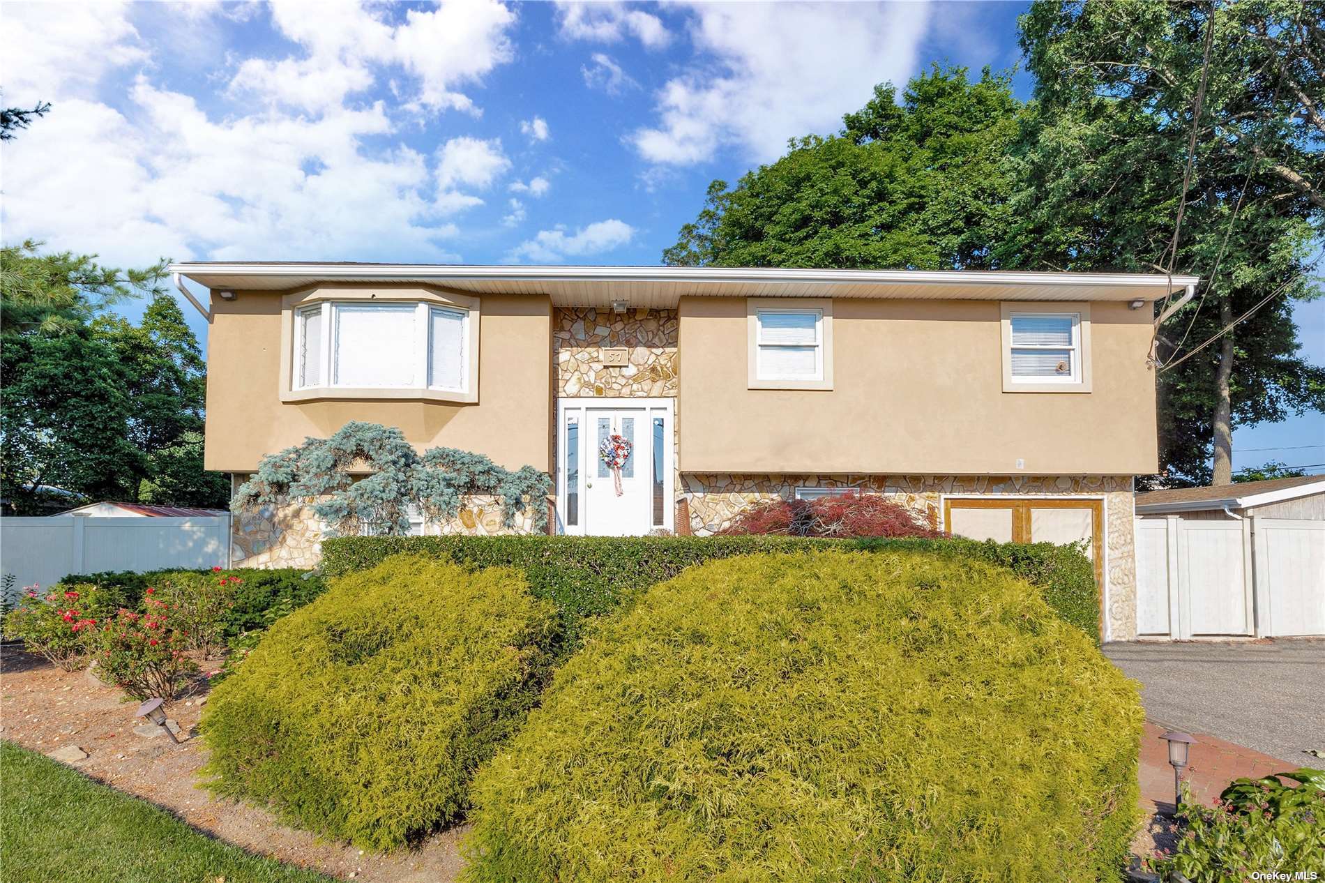 Osceola Ave, Deer Park, NY 11729