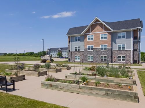 313-2592 Middle Rd, Bettendorf, IA, 52722-3580 | Card Image