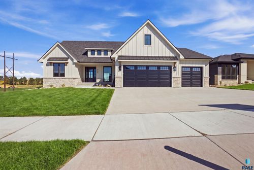 800 N Sylvan Dr Drive, Sioux Falls, SD, 57110 | Card Image