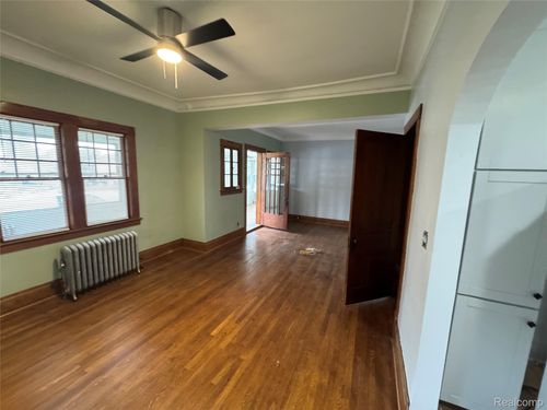 8421 E 10 Mile Rd, Center Line, MI, 48015-1573 | Card Image