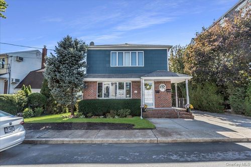 12 Roxy Pl, Lynbrook, NY, 11563-2915 | Card Image