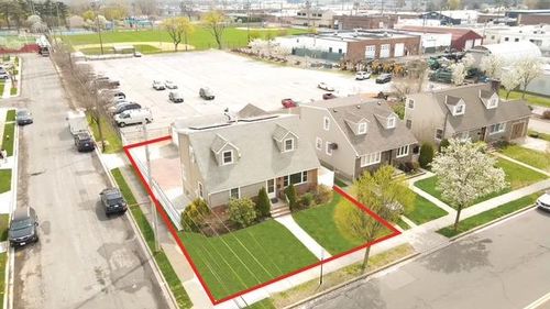 128 Union St, Mineola, NY, 11501-3428 | Card Image