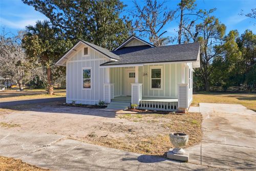 215 Se 1st Ave, WILLISTON, FL, 32696-2613 | Card Image