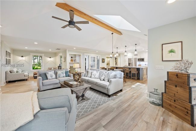 Living, Dining and Kitchen | Image 11