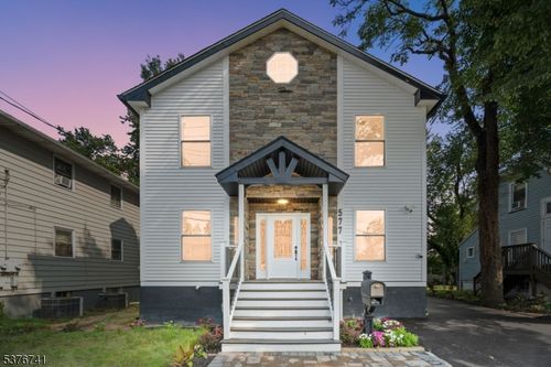 577 South Ave, Dunellen, NJ, 08812-1435 | Card Image