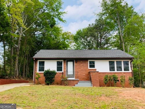 69 4th St, Newnan, GA, 30263-2746 | Card Image