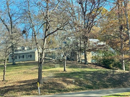 860 Kensington Rd, Coshocton, OH, 43812-2734 | Card Image