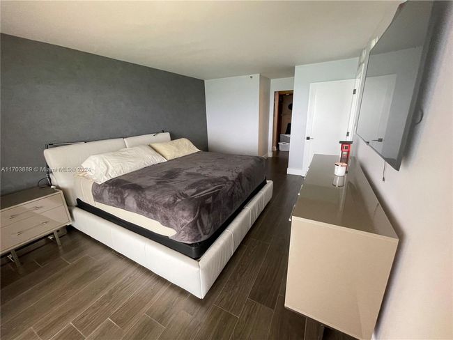 APT-1409 - 2555 Collins Ave, Condo with 2 bedrooms, 2 bathrooms and null parking in Miami Beach FL | Image 34