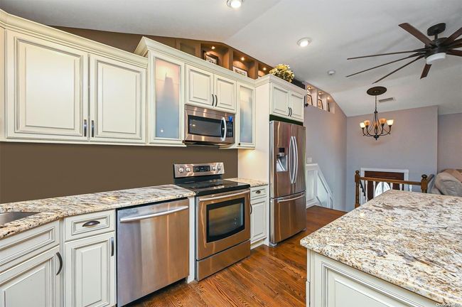 9 Wakefield Ct, House other with 5 bedrooms, 4 bathrooms and null parking in Deer Park NY | Image 14