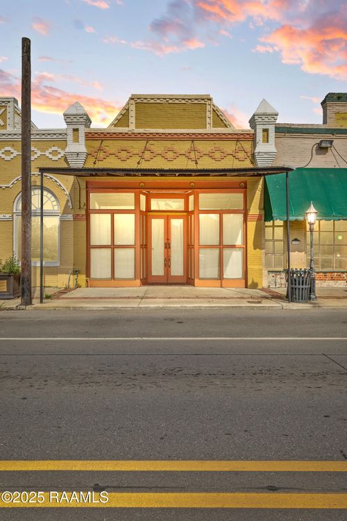 114 S Main St, Saint Martinville, LA, 70582-4516 | Card Image