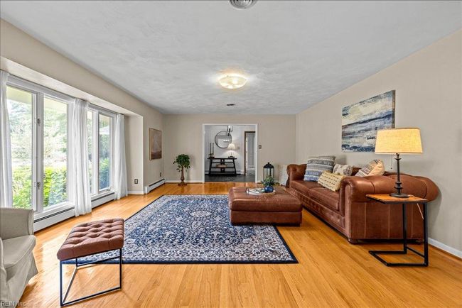 Living Room | Image 10
