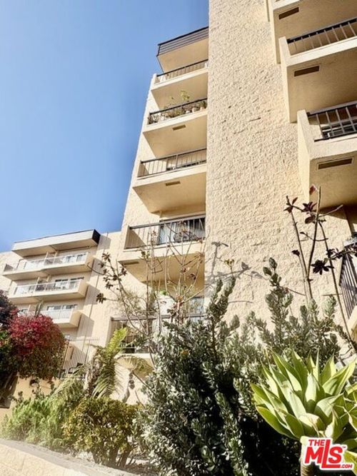 408-622 S Barrington Ave, Los Angeles, CA, 90049-6403 | Card Image