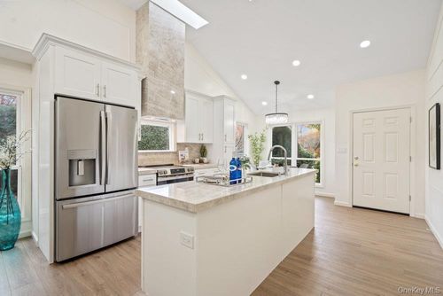 1 Stanford Ct, Wantagh, NY, 11793-1863 | Card Image