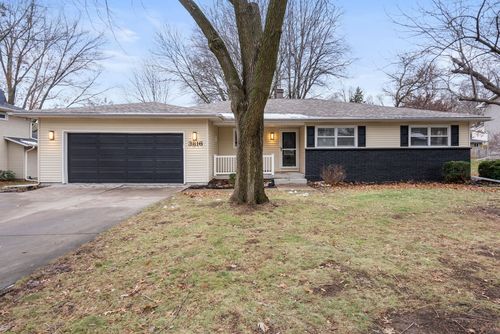 3816 Woodland Ct, Davenport, IA, 52807-1510 | Card Image