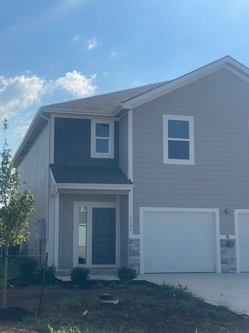 1690 Grayhawk Dr, Basehor, KS, 66007-1201 | Card Image